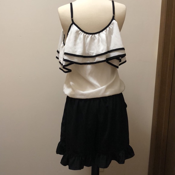 VaVa By Joy Han Black & White Cold Shoulder Romper Size Medium EUC - Picture 13 of 15